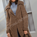Вязаное женское пальто коричневого цвета